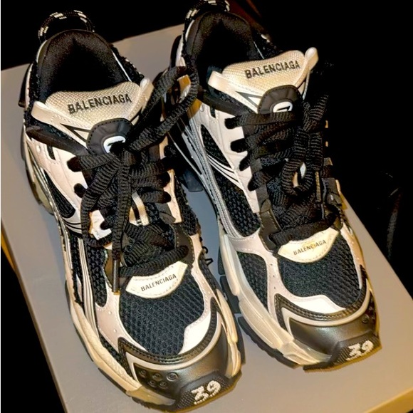 Balenciaga Men’s Runner Size E39 - Picture 1 of 2
